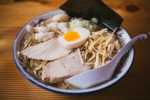 5 easy ways to spice up your ramen noodle at home